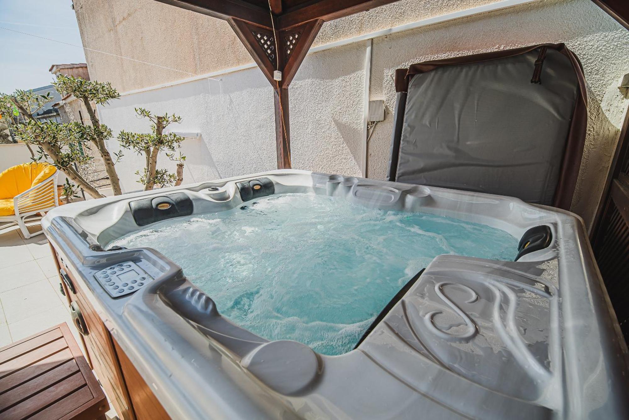 Downtown Luxury Apartments With Hot Tub Vodice Habitación foto