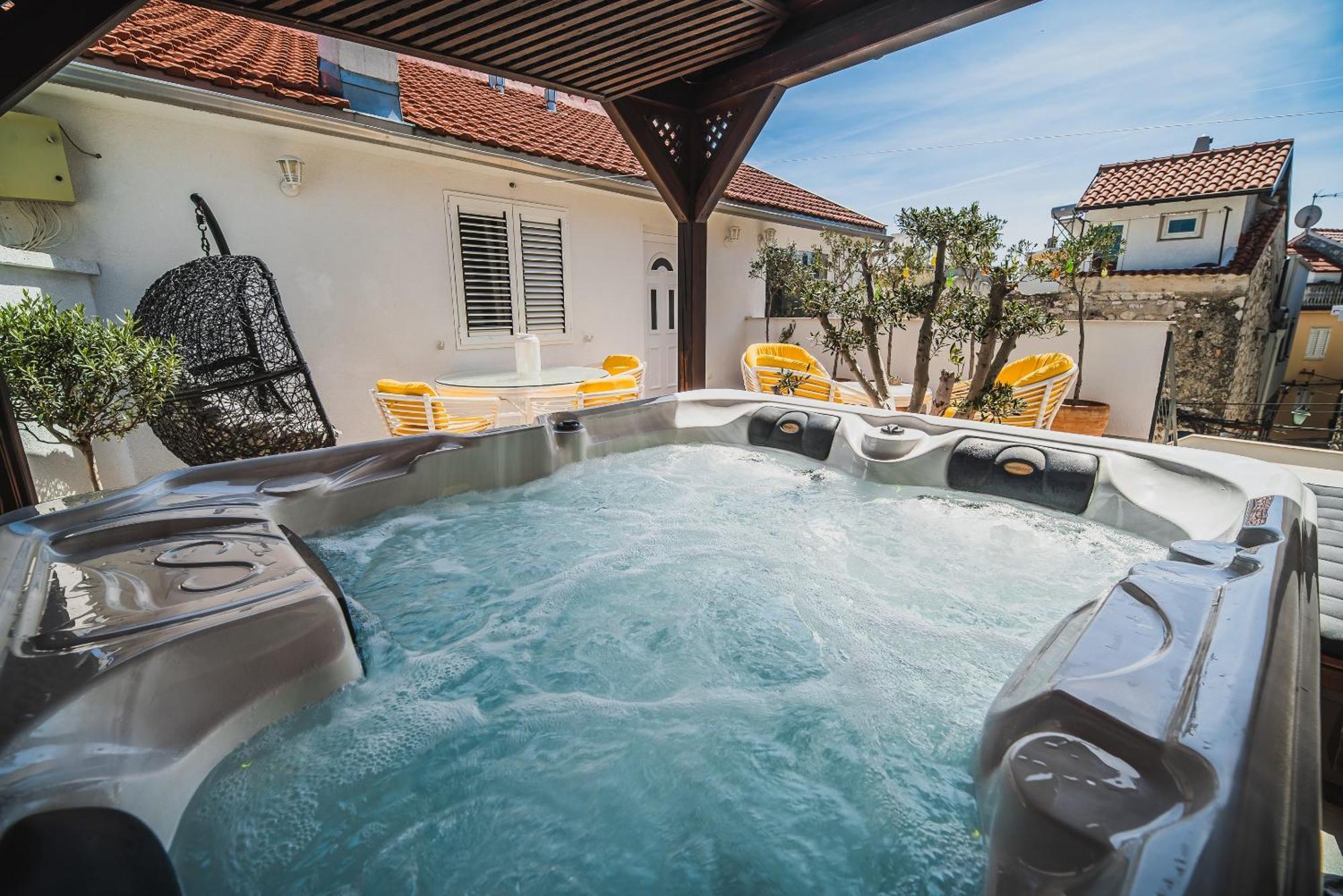 Downtown Luxury Apartments With Hot Tub Vodice Habitación foto